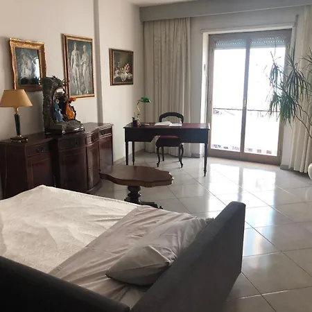 Daire Super Elegante Centro Con Posto Auto E Wifi Veloce Napoli