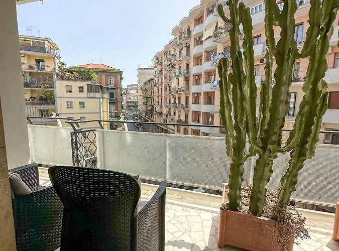 Super Elegante Centro Con Posto Auto E Wifi Veloce * Napoli