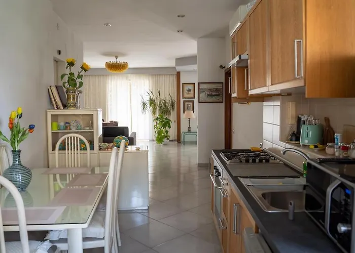 Super Elegante Centro Con Posto Auto E Wifi Veloce Appartamento Napoli